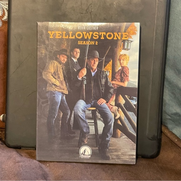 Yellowstone seasons 1-3 paramount DVD EUC - Picture 5 of 7